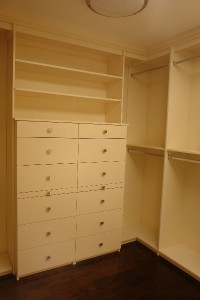 Look Forward to the Benefits of Custom Walk-in Closets